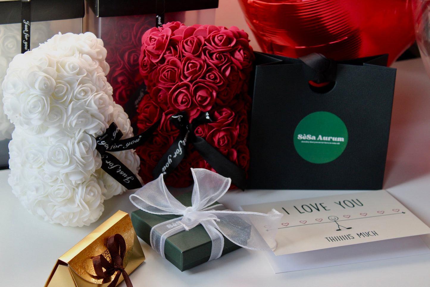 Valentine’s Day gift box Liora heart necklace