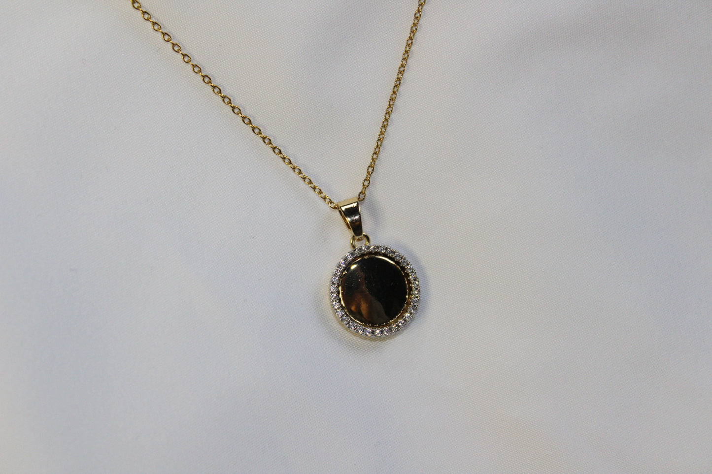 Zerra mini round diamond engraveable necklace