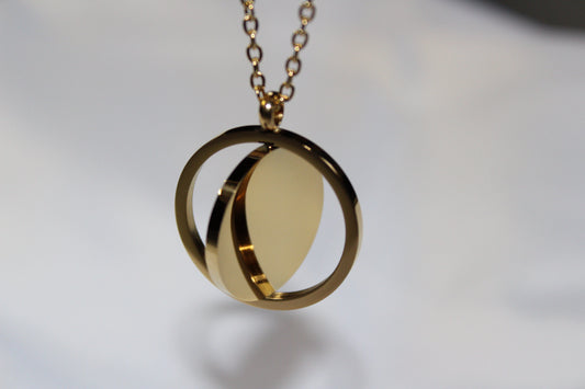Nila spinner round engraveable necklace