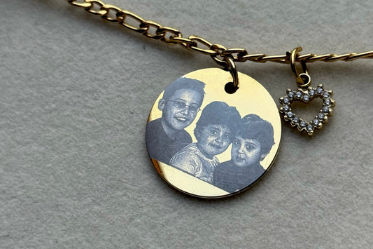 Elara round engraveable necklace