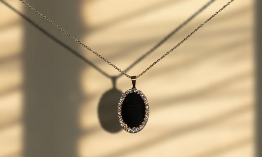 Noiré diamond oval engraveable necklace